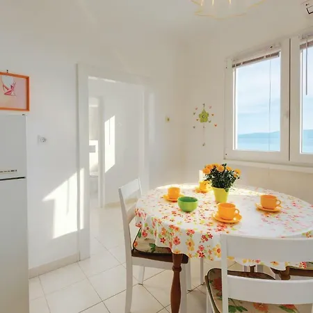 Two-bedroom Holiday In Labin بيت للعطل