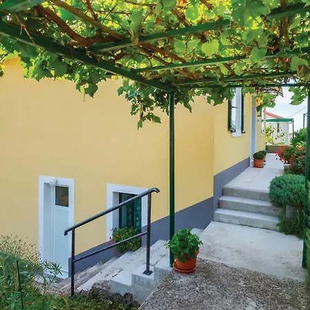 Two-bedroom Holiday In Labin * رافني